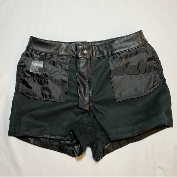 NWT Divided by H&M Faux Leather Cuffed Shorts Size 6 Black - Picture 4 of 6